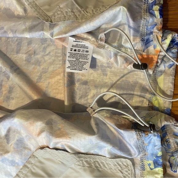 Floral Patterned Jacket - Picture 6 of 6